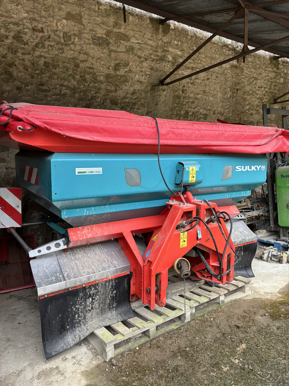 693c3f83eec677fb47a9418e