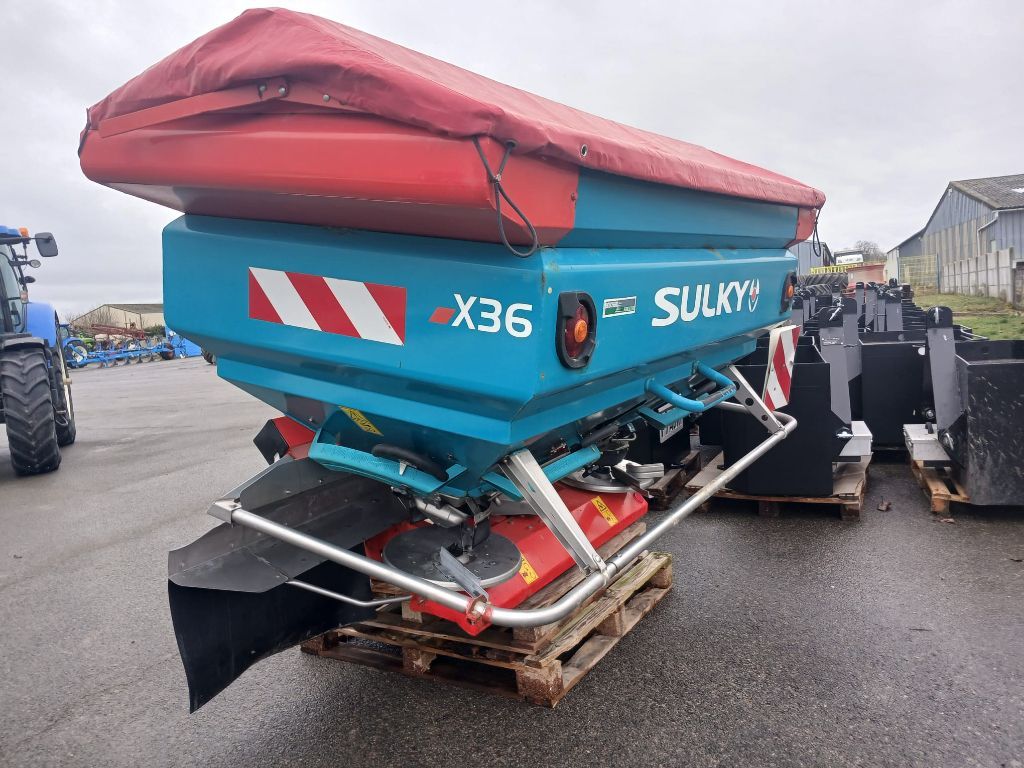 693c3f83eec677fb47a9418e