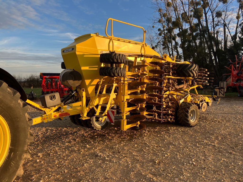 693708a4eec677fb47a94104