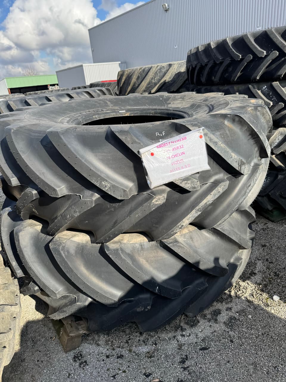 Pneumatique MICHELIN 680/85R32 - photo principale