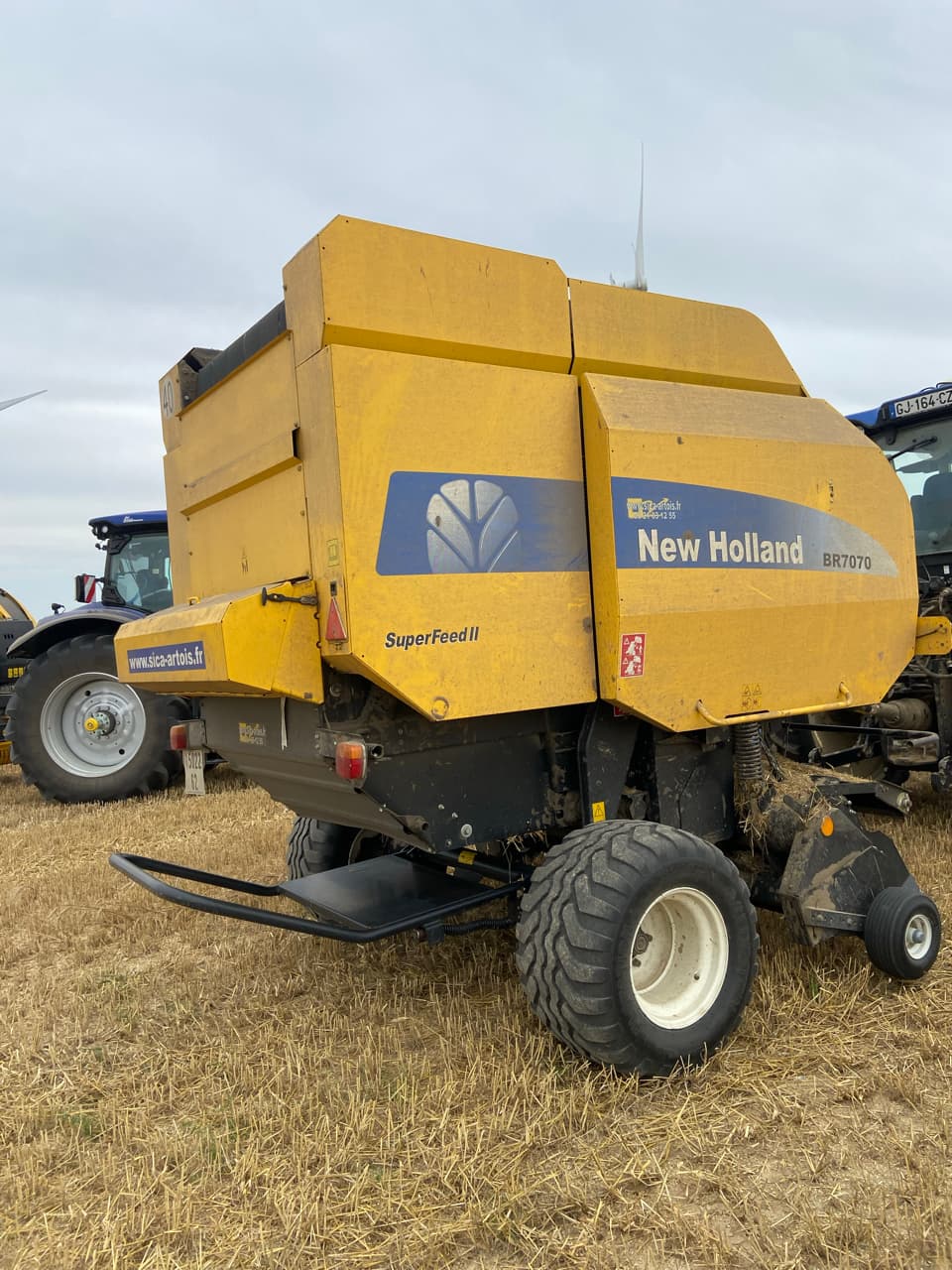 Presse balles rondes NEW HOLLAND BR 7070 - photo principale