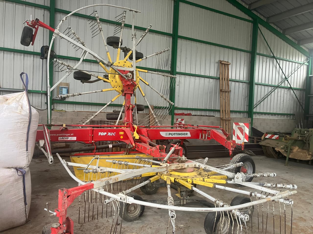 698b536b6ce0a5679e36b28b