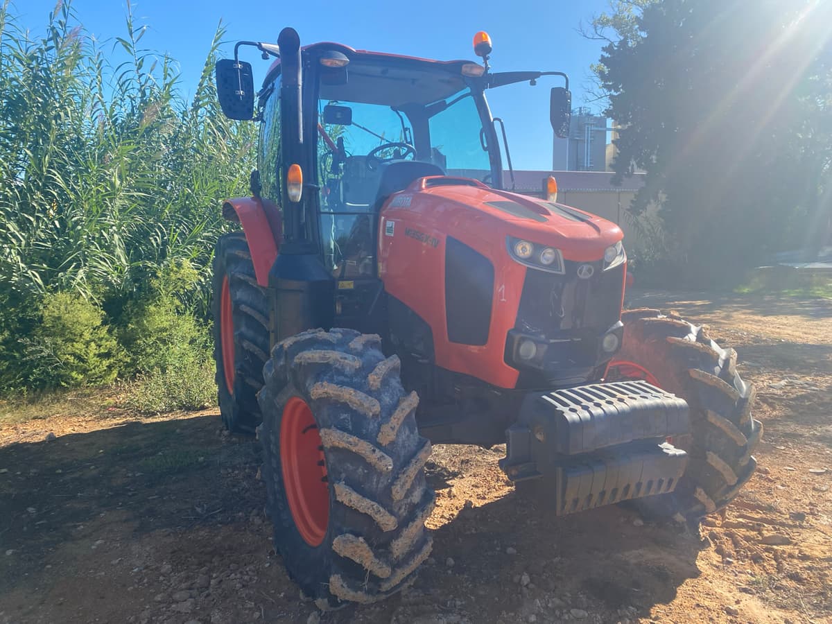 Tracteur KUBOTA M135GX-IV - photo principale