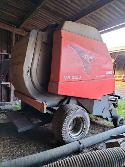 Presse balles rondes KUHN VB 2160 - photo principale