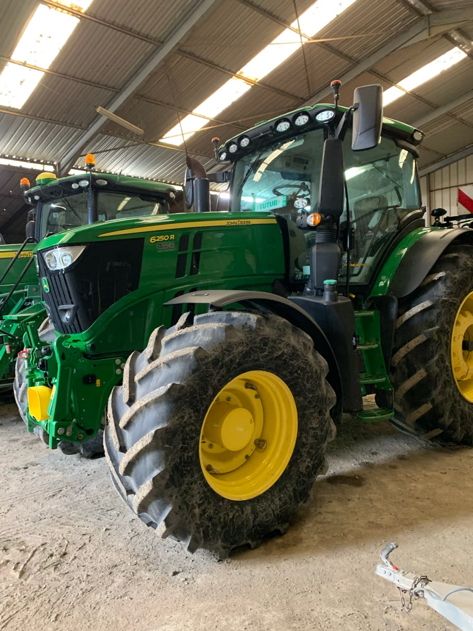 Tracteur JOHN DEERE 6250R - photo principale