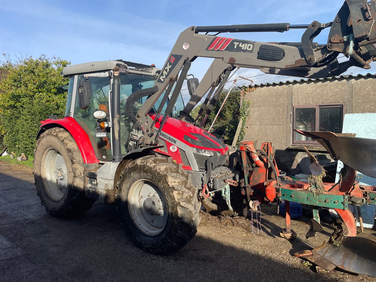 Tracteur chargeur MASSEY FERGUSON 5S.125 D6 EFFICIENT - photo principale