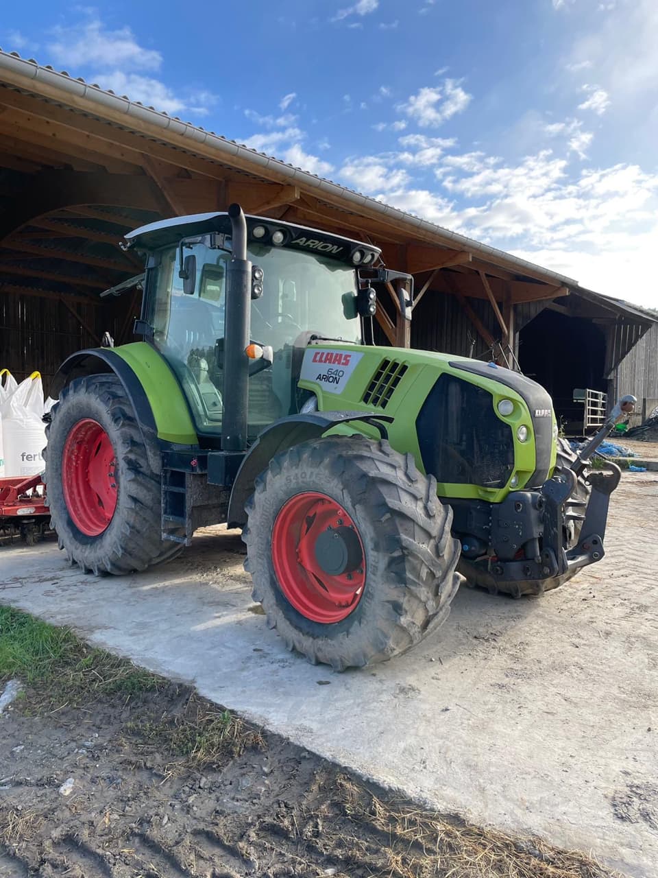 Tracteur CLAAS ARION 640 - photo principale