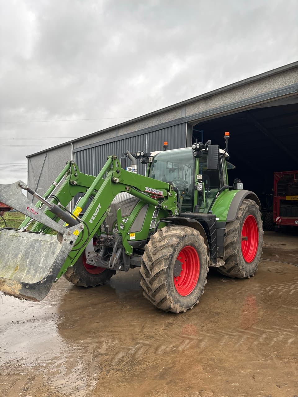 Tracteur chargeur FENDT 720 VARIO PROFI + - photo principale