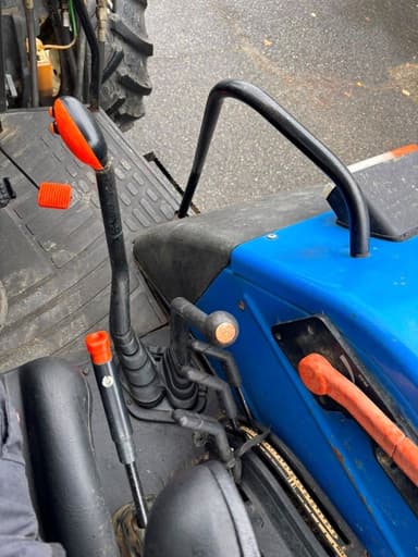 Tracteur chargeur NEW HOLLAND TL 90 - photo 3