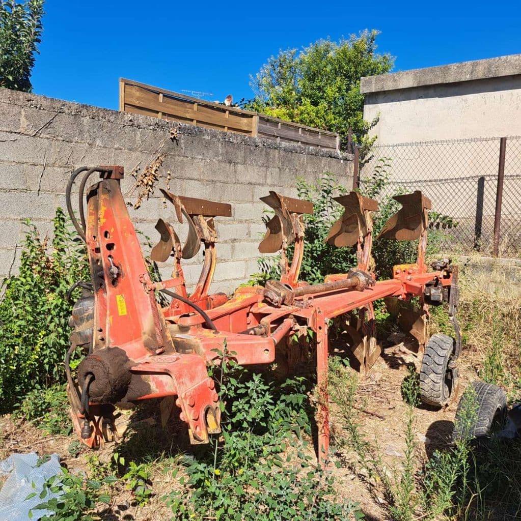 Charrue KUHN M120 - 4 SOCS - photo principale