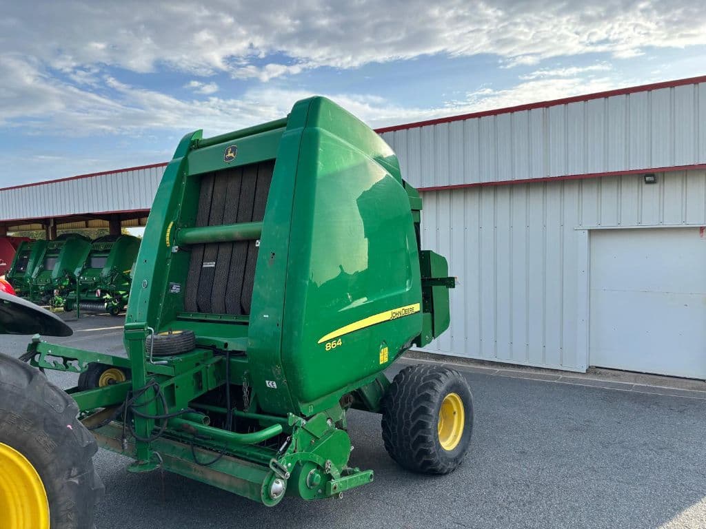 Presse balles rondes JOHN DEERE 864 MAXICUT 13 COUTEAUX - photo principale
