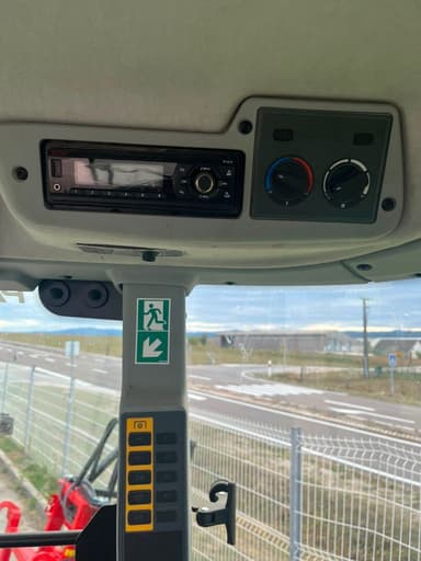 Tracteur chargeur CLAAS Arion 430 - photo 2