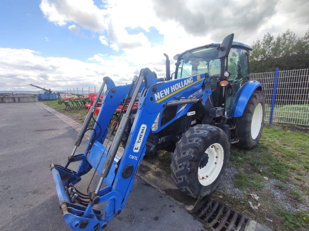 Tracteur chargeur NEW HOLLAND T4.95 - photo principale