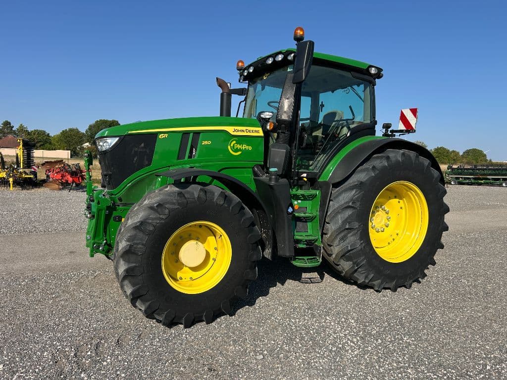 Tracteur JOHN DEERE 6R250 - photo principale