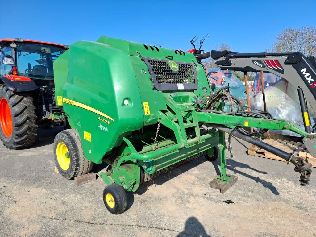 Presse balles rondes JOHN DEERE F440M - photo principale