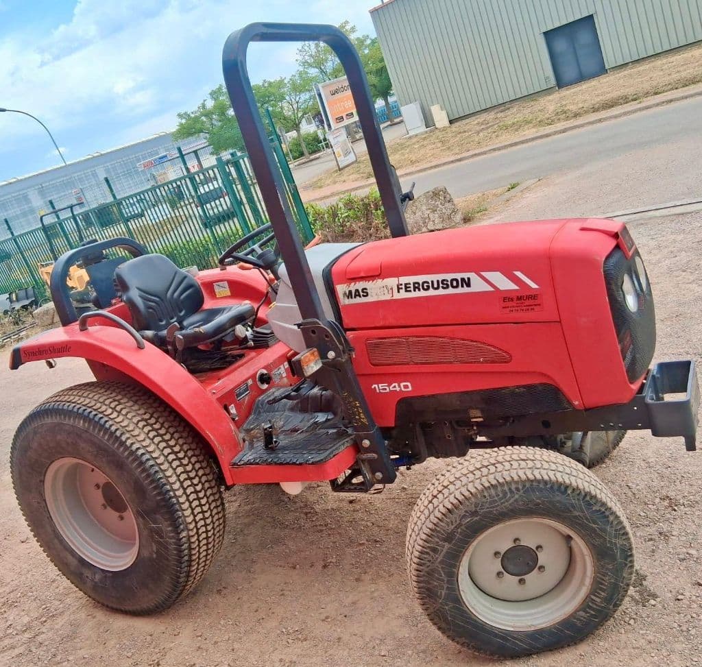 Tracteur MASSEY FERGUSON 1540 - photo principale