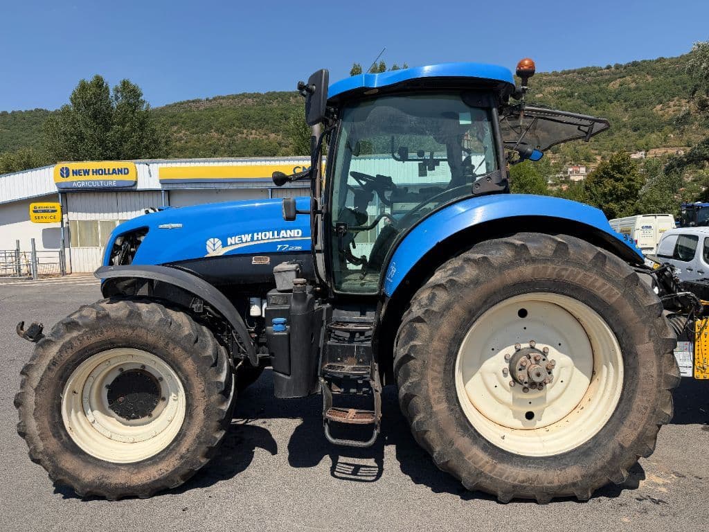 Tracteur NEW HOLLAND T7.235 AC       - photo principale