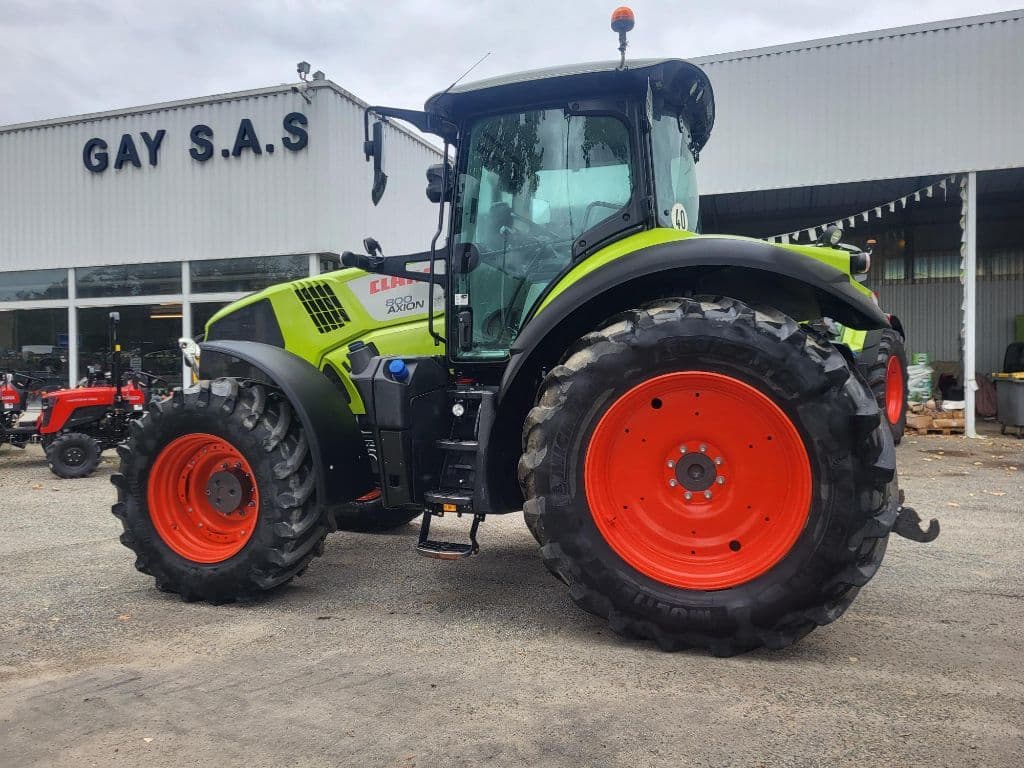 Tracteur CLAAS AXION 800 - photo principale