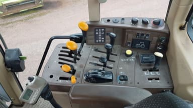 Tracteur chargeur JOHN DEERE 6810 TLS - photo 3