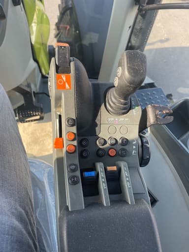 Tracteur CLAAS Axion 800 Cmatic cis + - photo 3