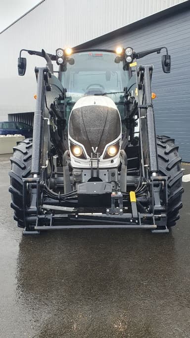 Tracteur chargeur VALTRA A114 - photo 4
