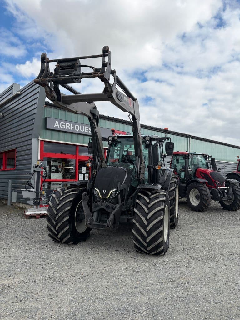 Tracteur chargeur VALTRA N135A - photo principale