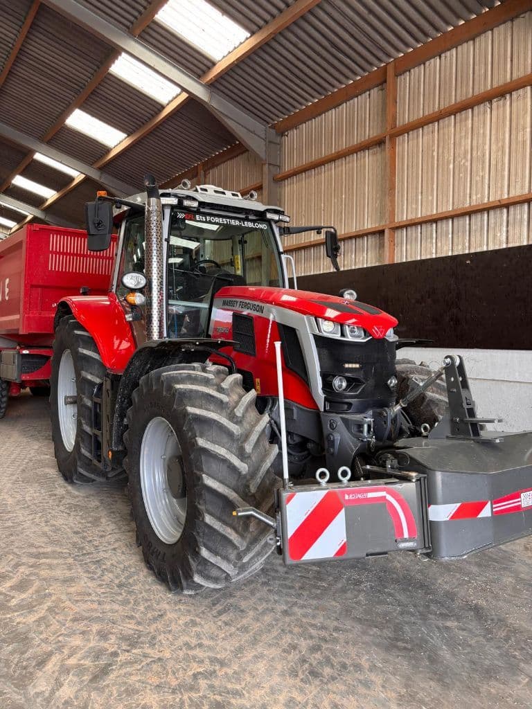 Tracteur MASSEY FERGUSON 7S.210 - photo principale
