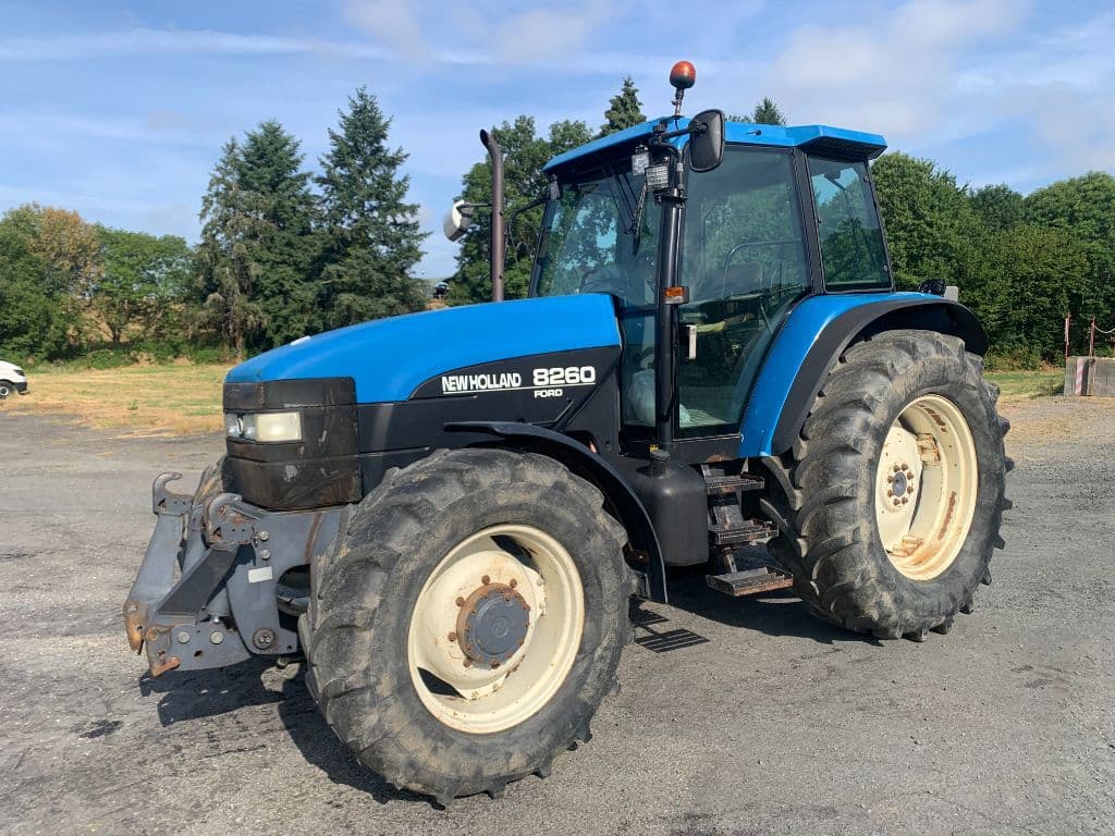 Tracteur NEW HOLLAND 8260 - photo principale