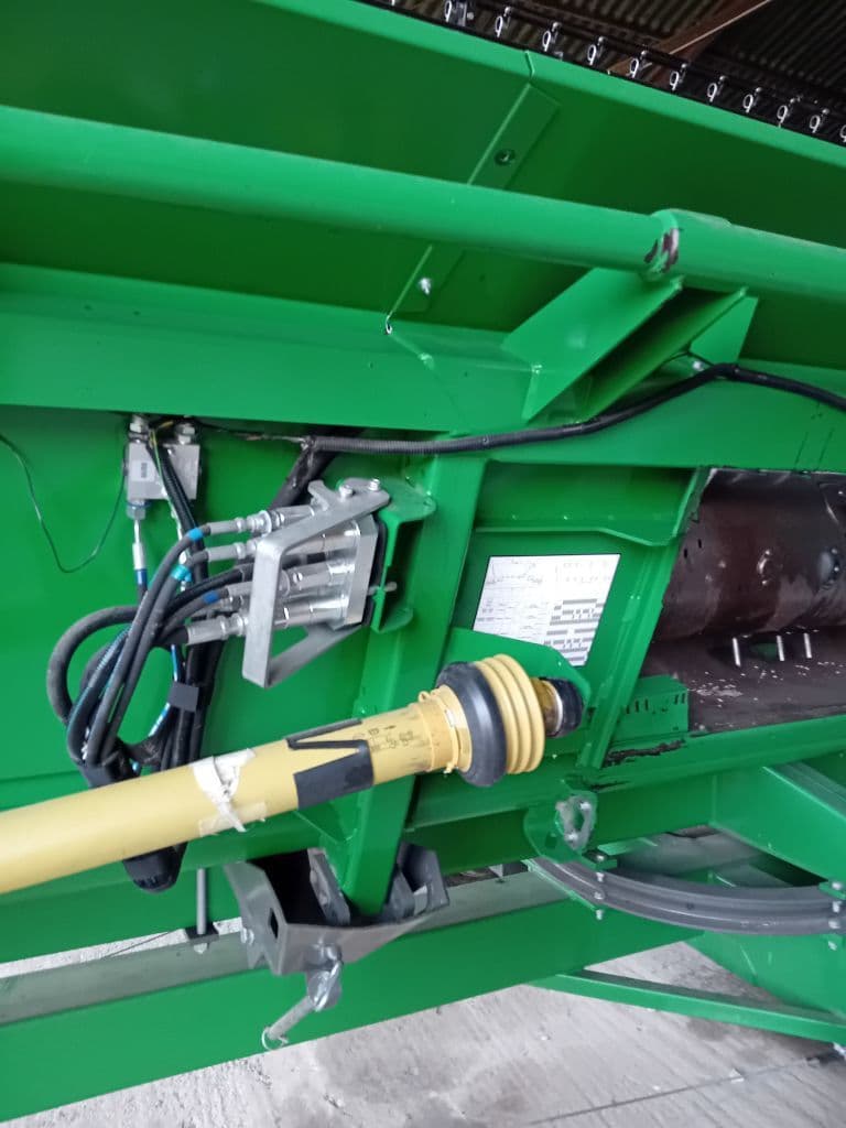 Coupe (MB) JOHN DEERE 635 R - photo principale