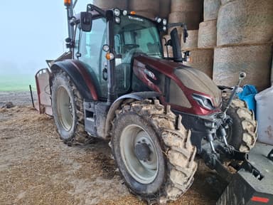 Tracteur VALTRA G135 - photo 2