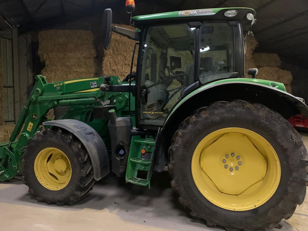 Tracteur chargeur JOHN DEERE 6120R - photo principale