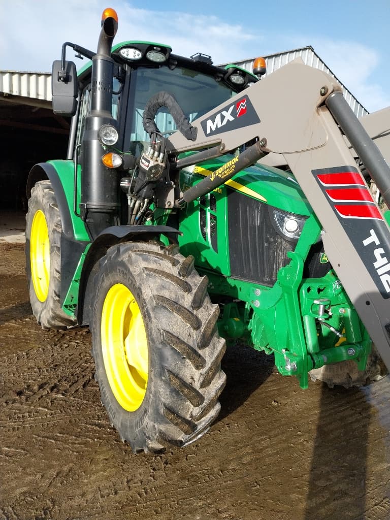 Tracteur chargeur JOHN DEERE 6120M - photo principale