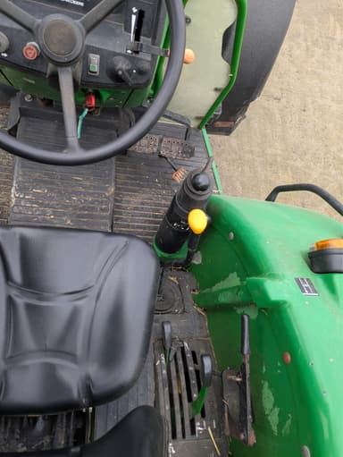 Tracteur JOHN DEERE 5065E - photo 4