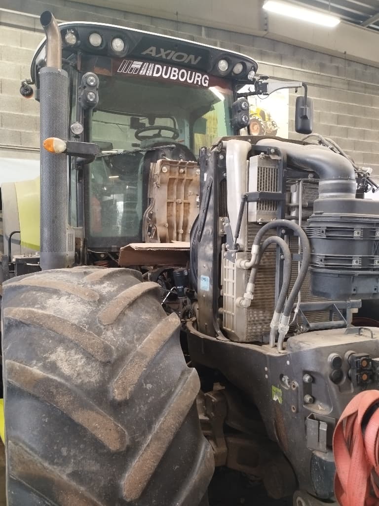 Tracteur CLAAS AXION 810 - photo principale