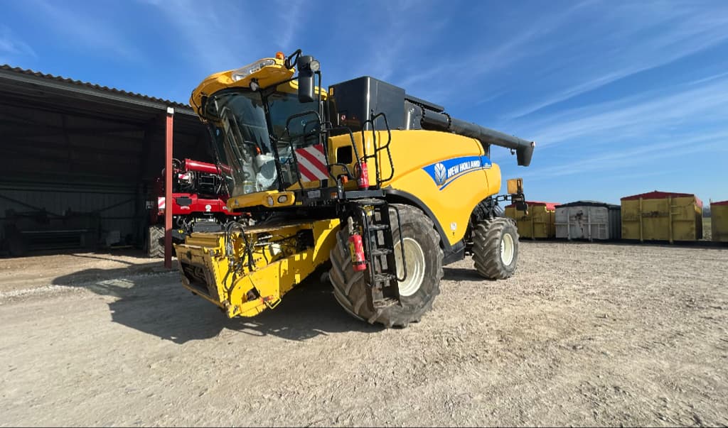 Moissonneuse NEW HOLLAND CR 9080 - photo principale