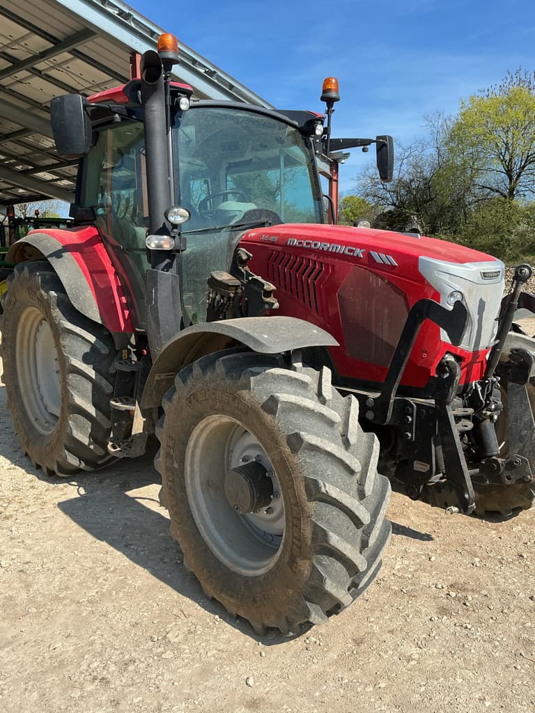 Tracteur MC CORMICK X6 415 - photo principale