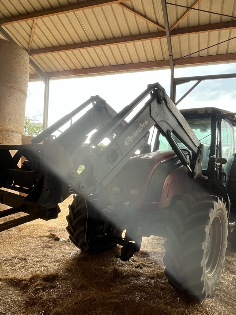 Tracteur chargeur VALTRA N101 - photo principale
