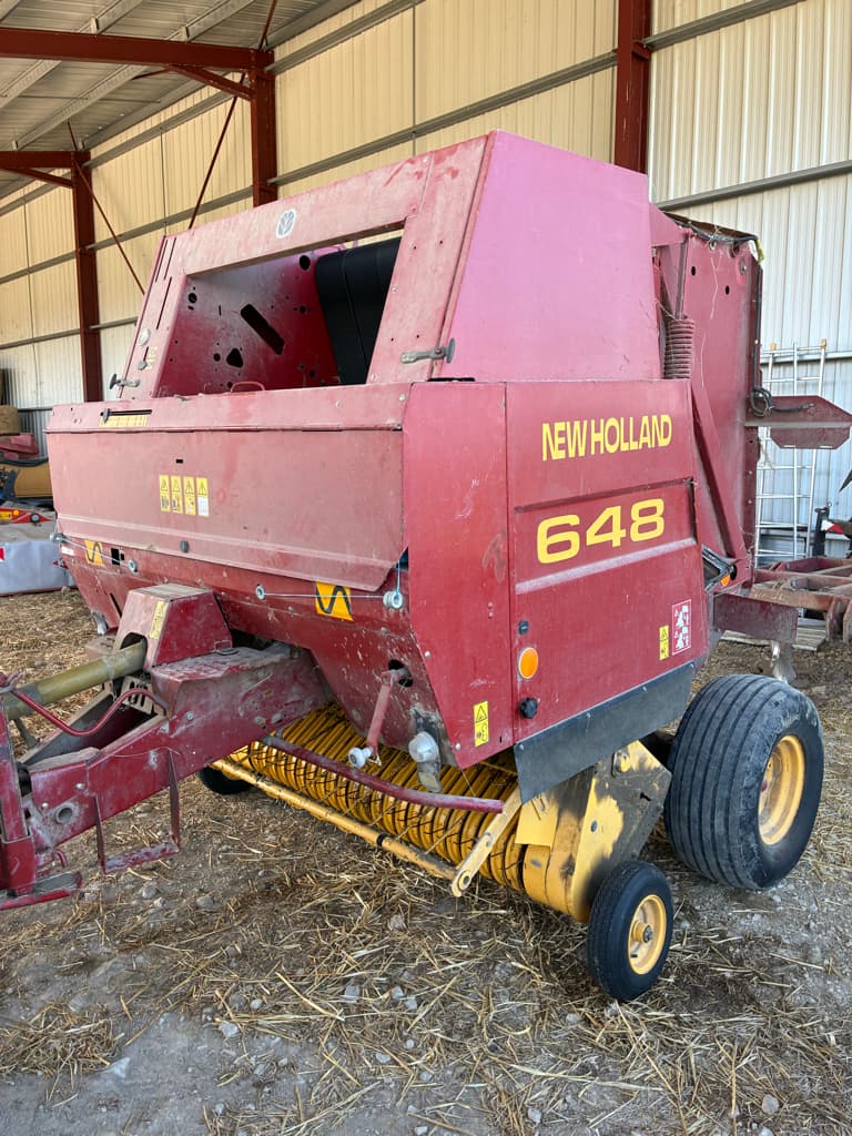 Presse balles rondes NEW HOLLAND 648 - photo principale