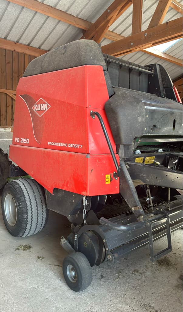 Presse balles rondes KUHN VB 2160 - photo principale