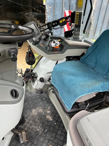Tracteur CLAAS AXION 810 - photo 3