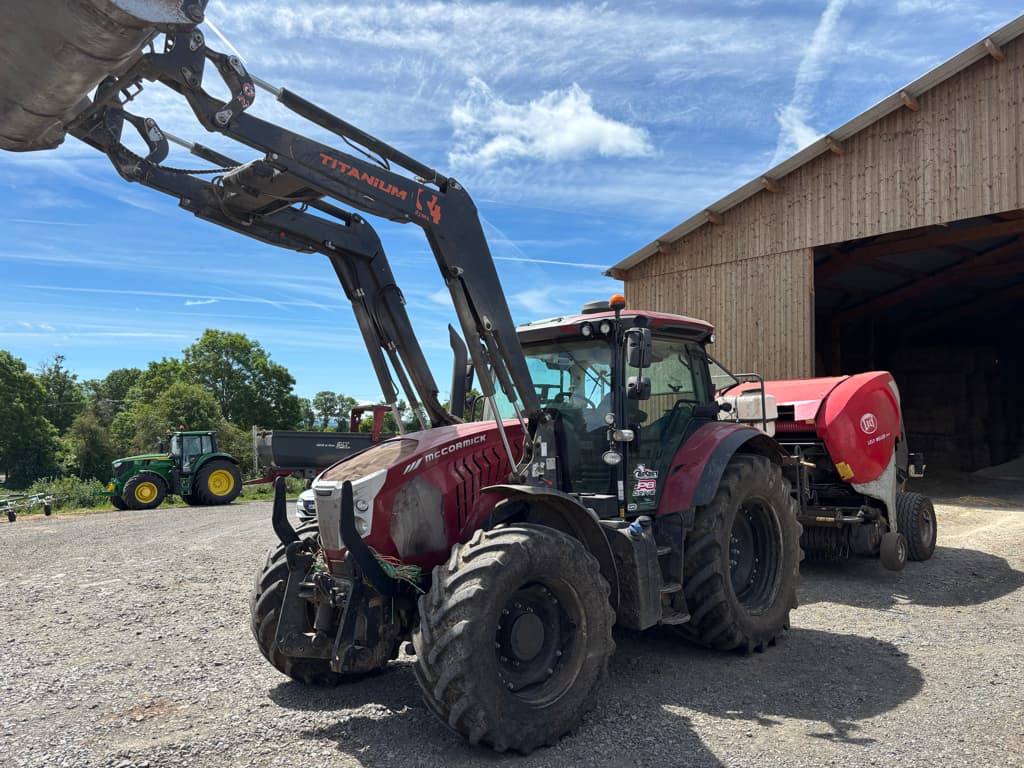 Tracteur chargeur MC CORMICK X7 617 PREMIUM - photo principale