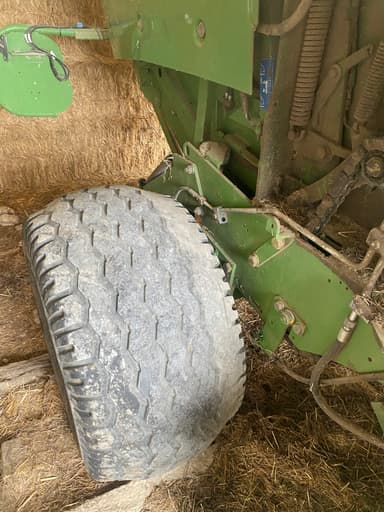 Presse balles rondes KRONE Comprima V150 - photo 5