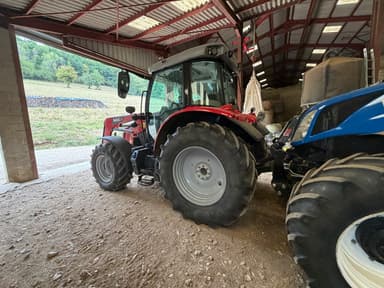 Tracteur chargeur MASSEY FERGUSON 5713 SL DYNA-6 ESSENTIAL - photo 3