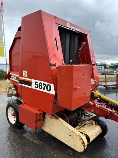 Presse balles rondes HESSTON 5670 - photo 2