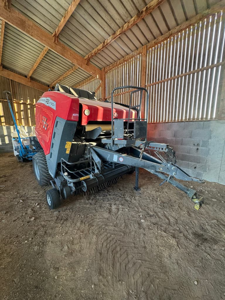 Presse balles rondes MASSEY FERGUSON RB 4160 V Xtra Cut - photo principale