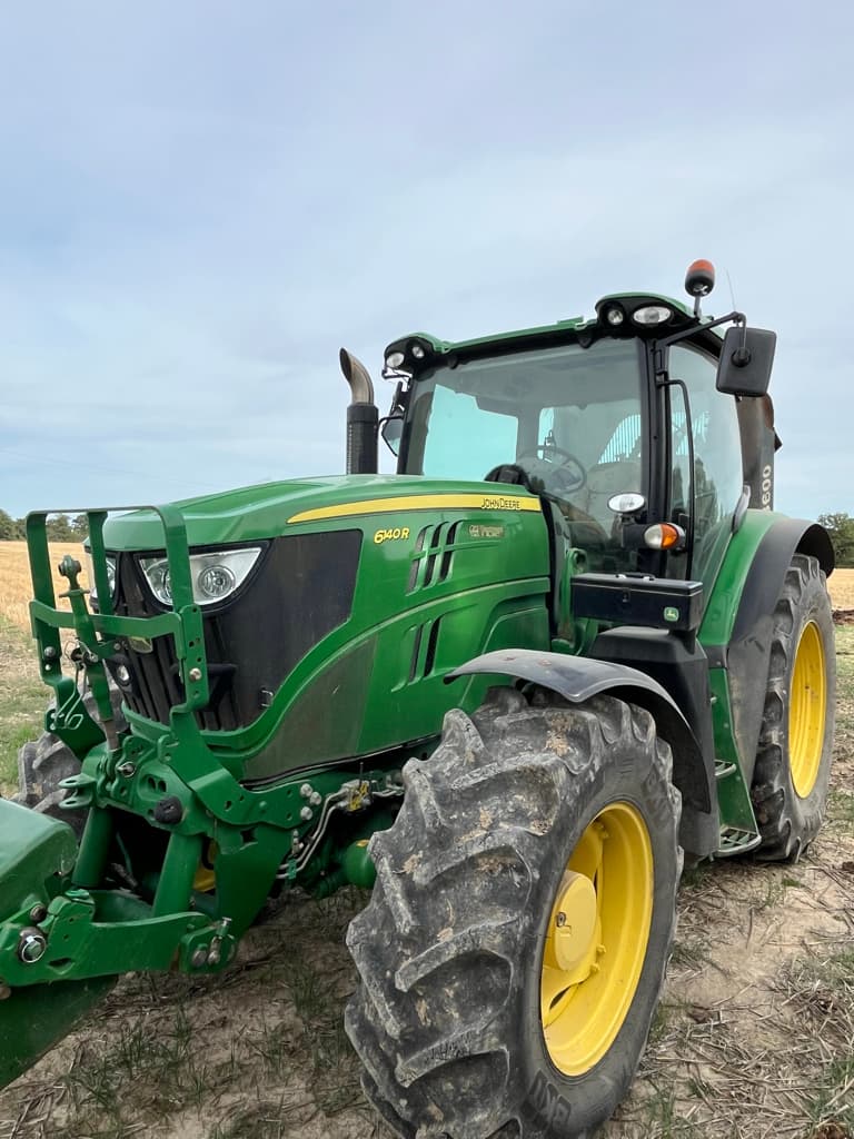 Tracteur chargeur JOHN DEERE 6140R - photo principale