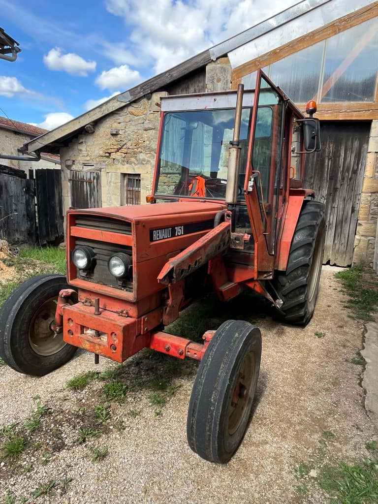 Tracteur chargeur RENAULT 751 - photo principale