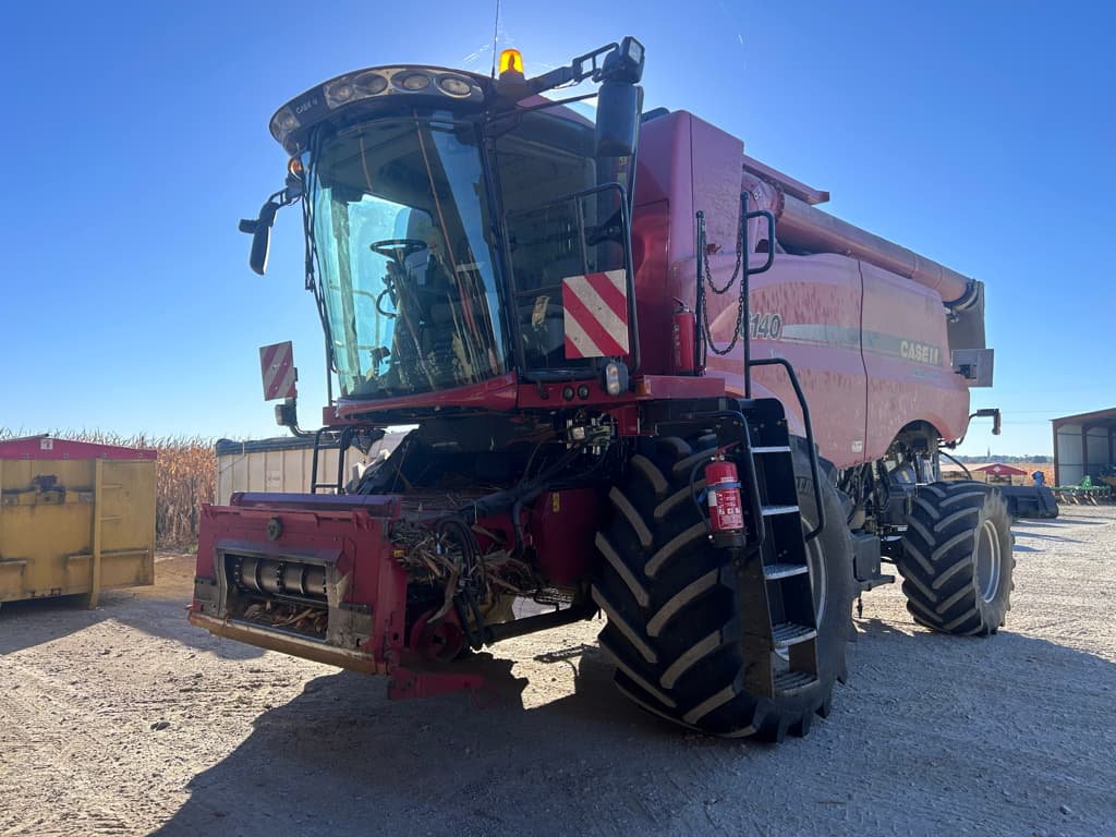 Moissonneuse CASE IH AXIAL-FLOW 6140 - photo principale