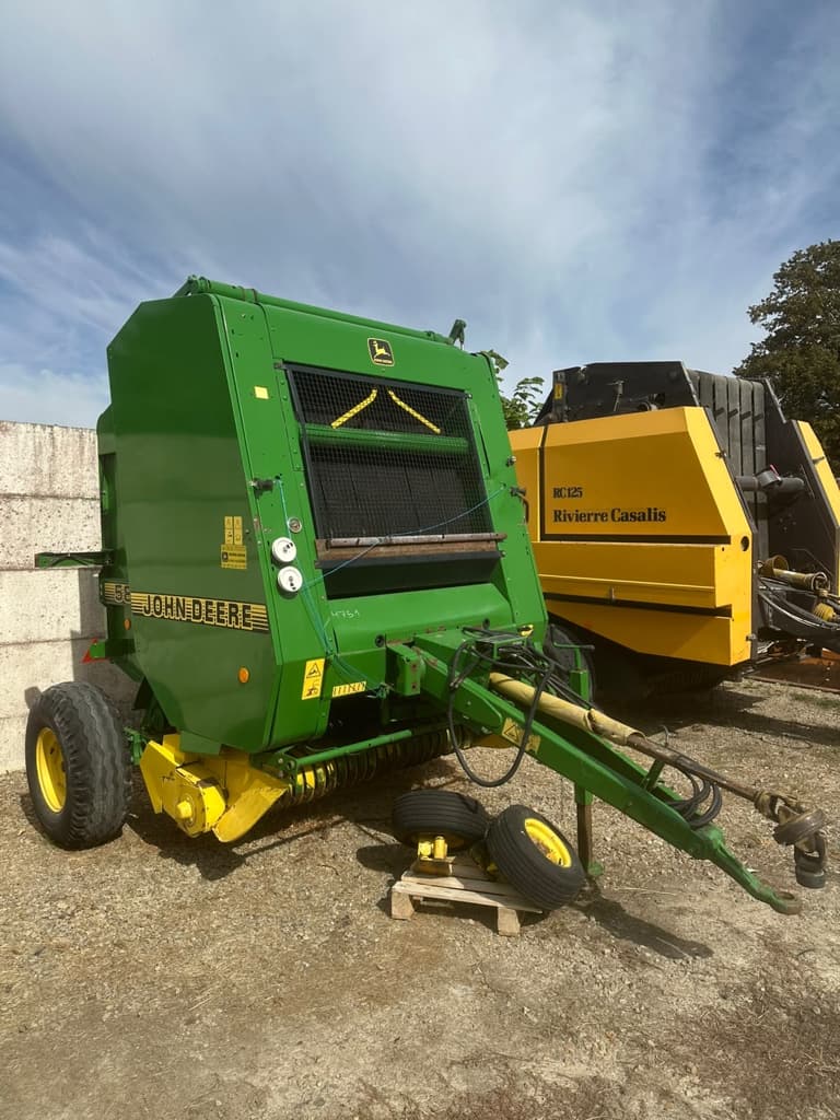 Presse balles rondes JOHN DEERE 580 - photo principale
