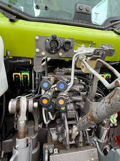 Tracteur CLAAS ARION 410 - photo 2